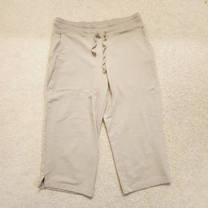 New tan Capri pants by Nicole Miller, size small